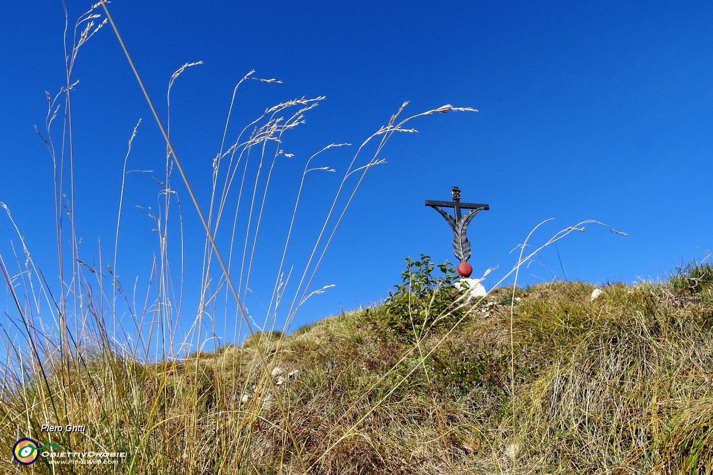 61 Alla Croce del Pizzo Rabbioso (1030 m), raggiunta da Bracca.JPG